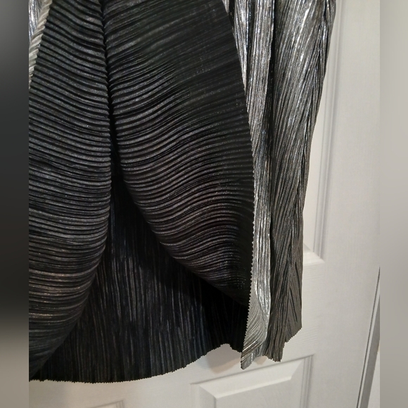 Ava & Viv Silver Metallic Midi Accordion Pleated Skirt - Picture 4 of 9